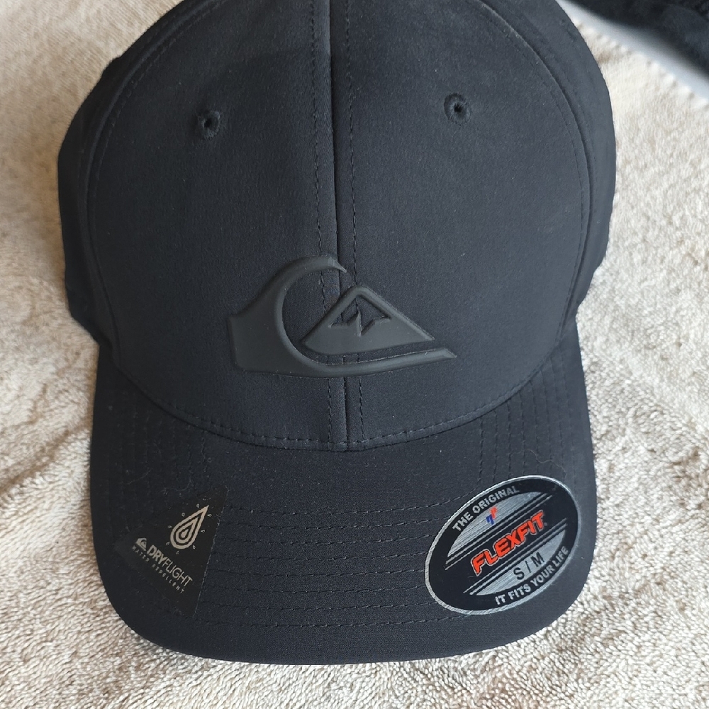 Quiksilver Black Logo Amped Up Flexfit Hat
